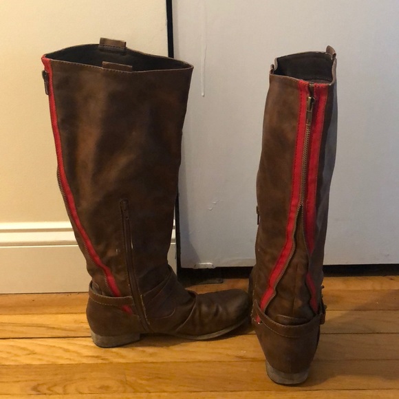 Great stylish boots with fun red accents! - Picture 4 of 4